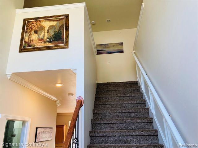 1070 Arthur Drive, Troy, MI 48083