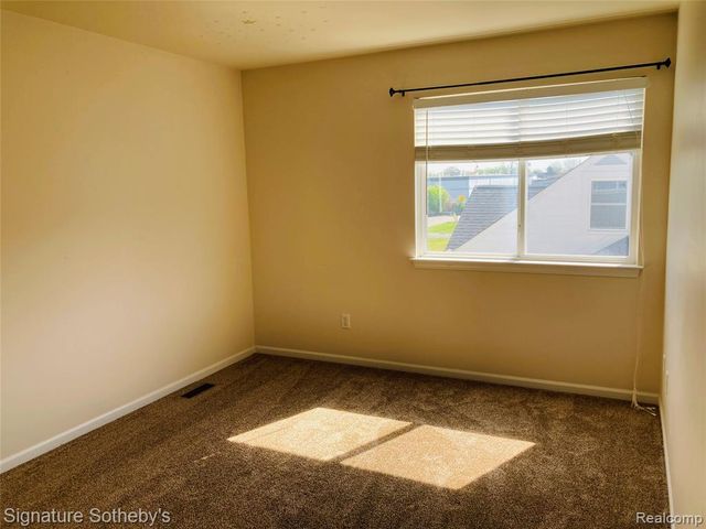 1070 Arthur Drive, Troy, MI 48083
