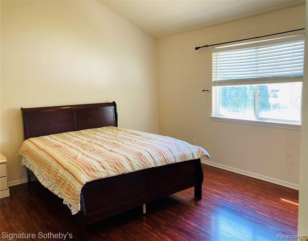 1070 Arthur Drive, Troy, MI 48083