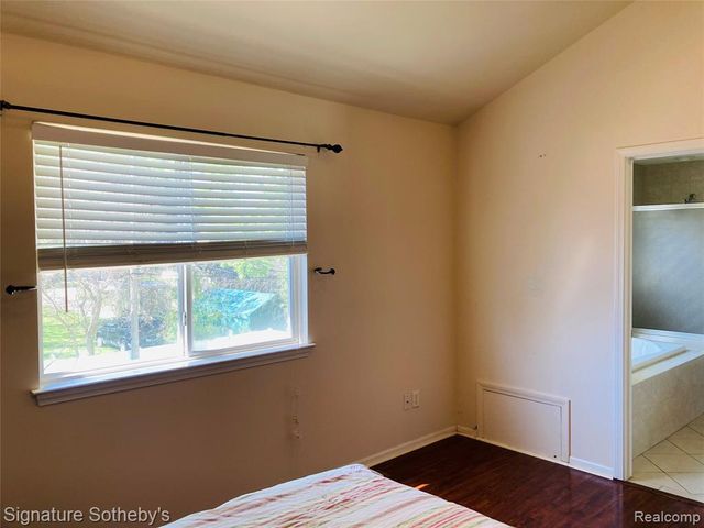 1070 Arthur Drive, Troy, MI 48083