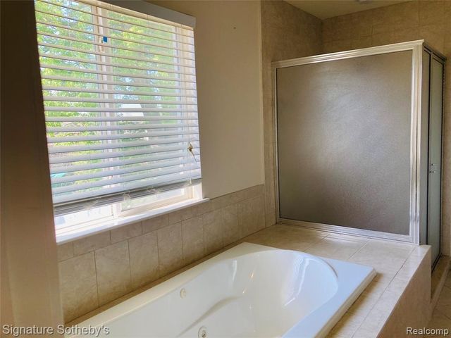 1070 Arthur Drive, Troy, MI 48083