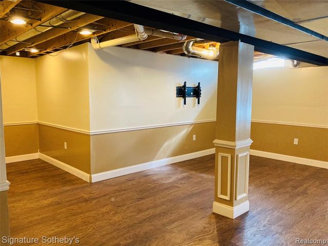 1070 Arthur Drive, Troy, MI 48083