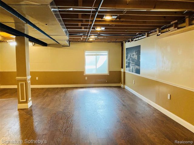 1070 Arthur Drive, Troy, MI 48083