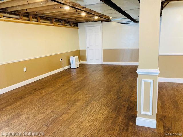 1070 Arthur Drive, Troy, MI 48083