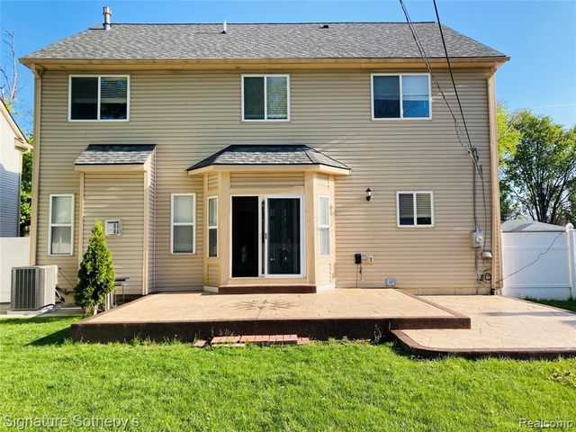1070 Arthur Drive, Troy, MI 48083