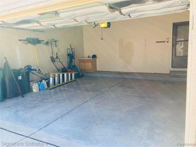 1070 Arthur Drive, Troy, MI 48083