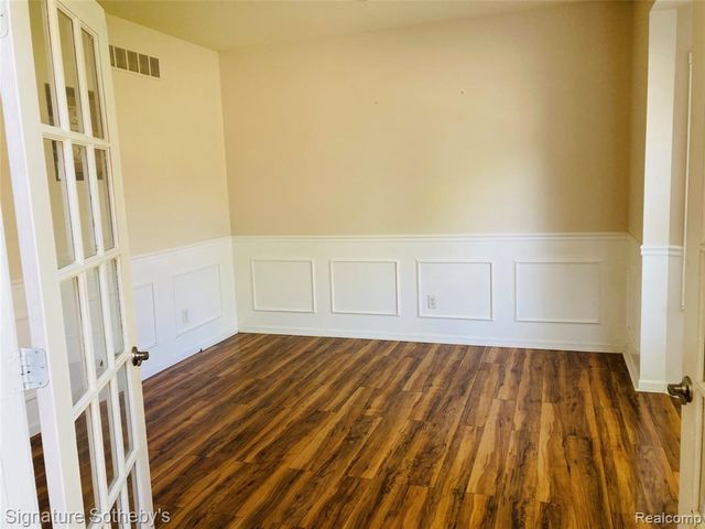 1070 Arthur Drive, Troy, MI 48083