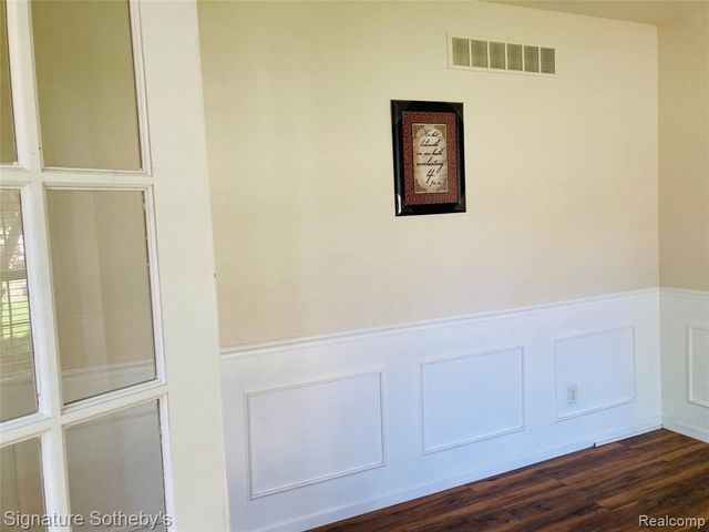 1070 Arthur Drive, Troy, MI 48083