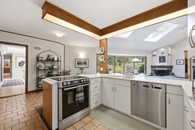 200 Crestview Circle, Longmeadow, MA 01106