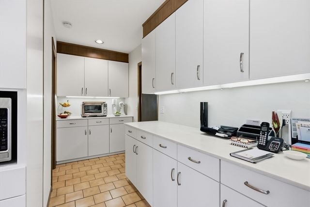 200 Crestview Circle, Longmeadow, MA 01106