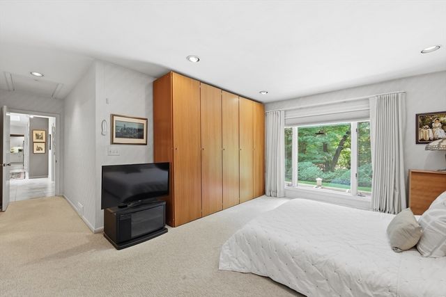 200 Crestview Circle, Longmeadow, MA 01106
