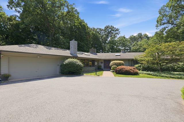 200 Crestview Circle, Longmeadow, MA 01106