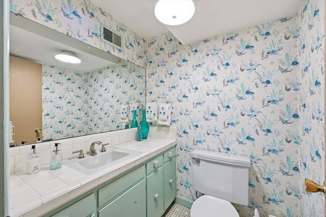 200 Crestview Circle, Longmeadow, MA 01106