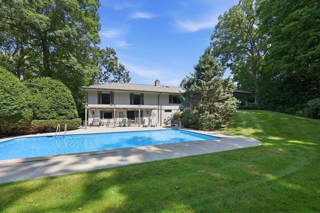200 Crestview Circle, Longmeadow, MA 01106
