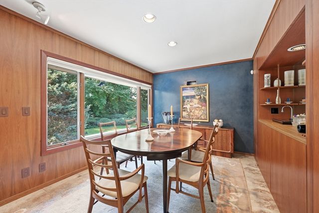 200 Crestview Circle, Longmeadow, MA 01106