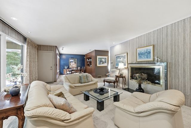 200 Crestview Circle, Longmeadow, MA 01106