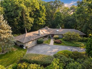 200 Crestview Circle, Longmeadow, MA 01106