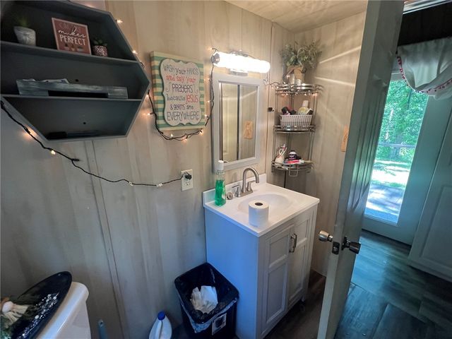 473803 E 611 Road, Watts, OK 74964