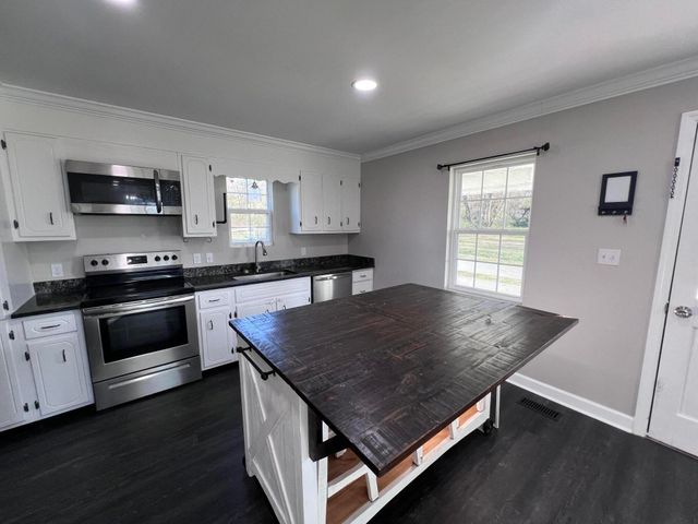 736 Hancock Road, Jasper, TN 37347