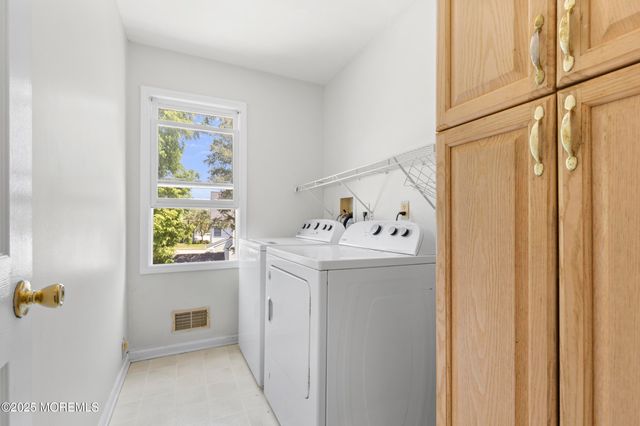 128 Mapletree Road, Toms River, NJ 08753