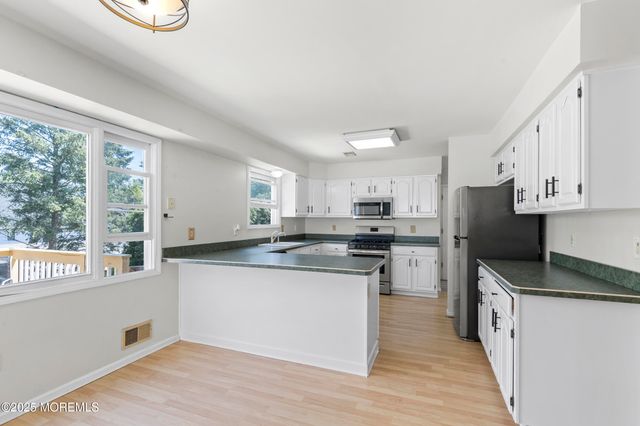 128 Mapletree Road, Toms River, NJ 08753