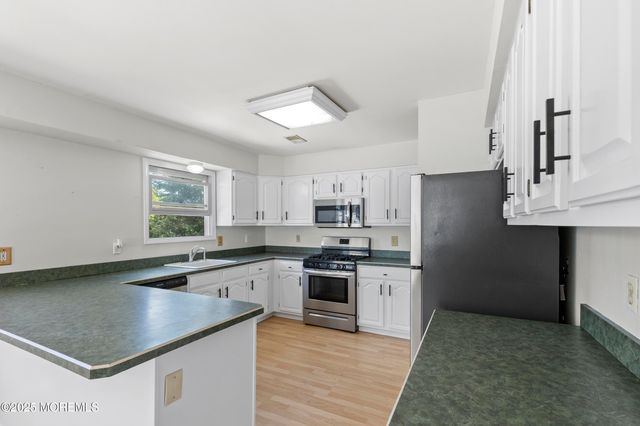 128 Mapletree Road, Toms River, NJ 08753