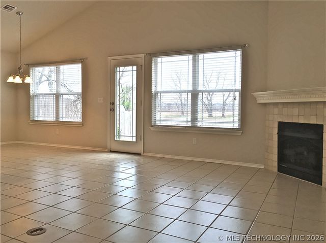 6771 E 129th Street S, Bixby, OK 74008