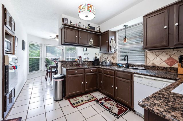 8642 Sunny Ridge Drive, Houston, TX 77095