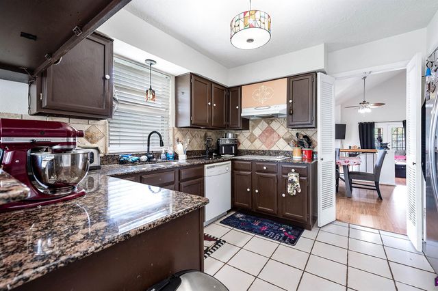 8642 Sunny Ridge Drive, Houston, TX 77095
