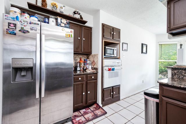 8642 Sunny Ridge Drive, Houston, TX 77095