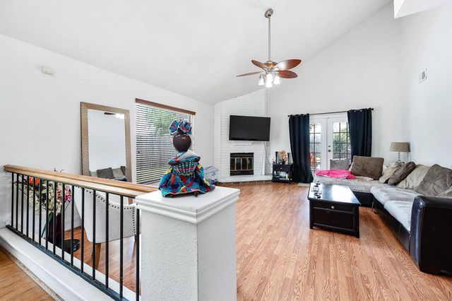 8642 Sunny Ridge Drive, Houston, TX 77095