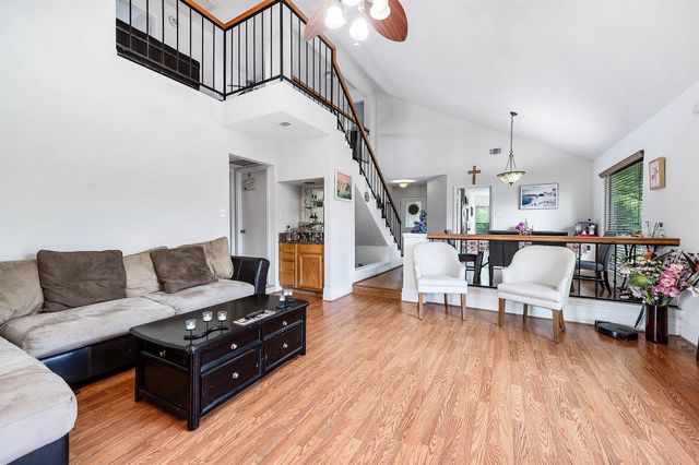 8642 Sunny Ridge Drive, Houston, TX 77095