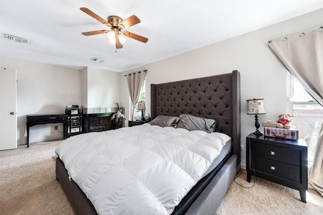 8642 Sunny Ridge Drive, Houston, TX 77095