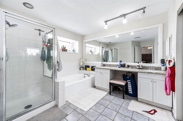 8642 Sunny Ridge Drive, Houston, TX 77095