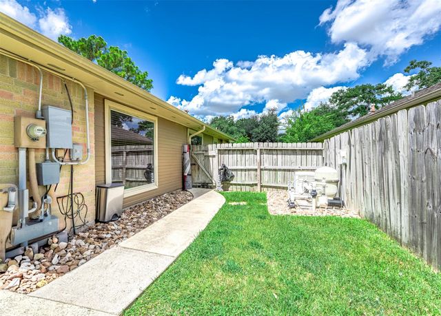 8642 Sunny Ridge Drive, Houston, TX 77095