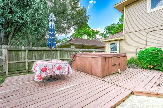 8642 Sunny Ridge Drive, Houston, TX 77095