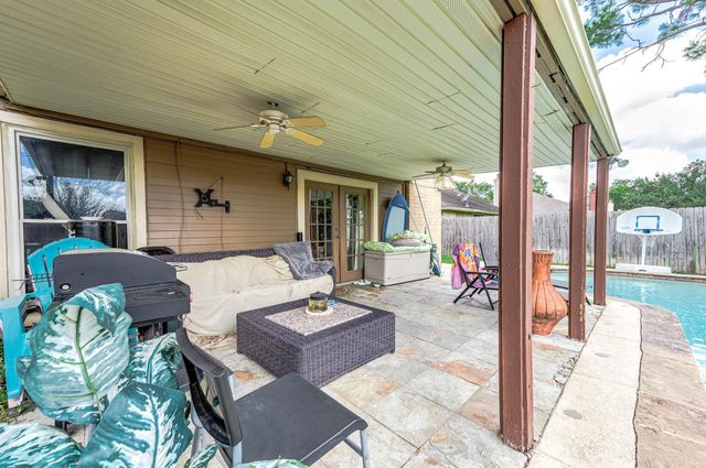 8642 Sunny Ridge Drive, Houston, TX 77095