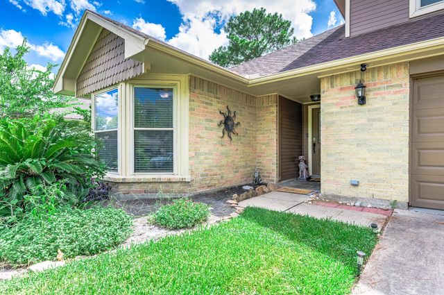 8642 Sunny Ridge Drive, Houston, TX 77095