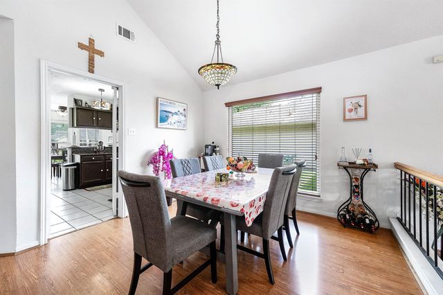 8642 Sunny Ridge Drive, Houston, TX 77095