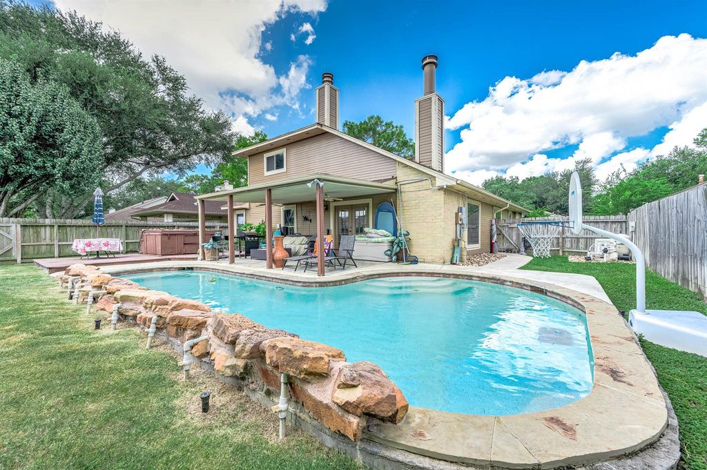 8642 Sunny Ridge Drive, Houston, TX 77095