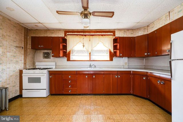 1237 CARBON ST, Reading, PA 19601