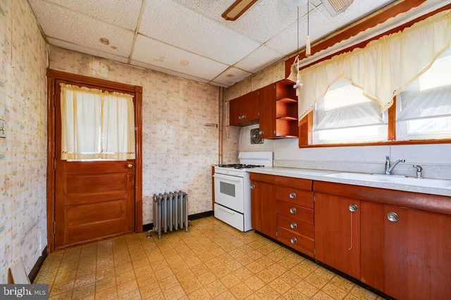 1237 CARBON ST, Reading, PA 19601