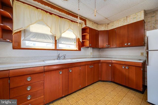 1237 CARBON ST, Reading, PA 19601