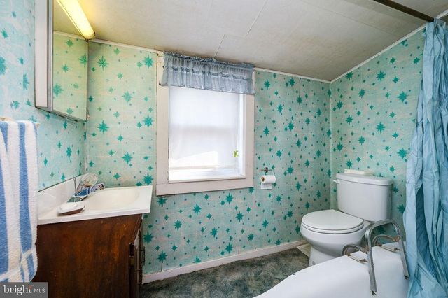 1237 CARBON ST, Reading, PA 19601