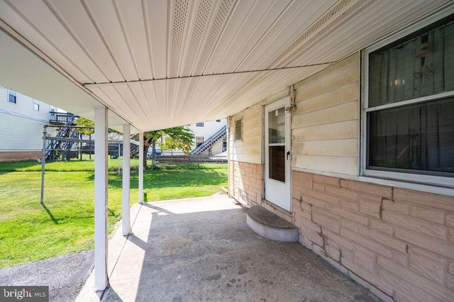 1237 CARBON ST, Reading, PA 19601