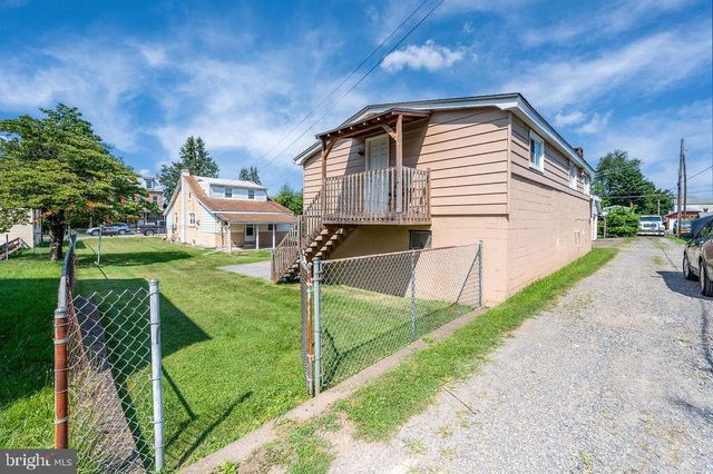 1237 CARBON ST, Reading, PA 19601