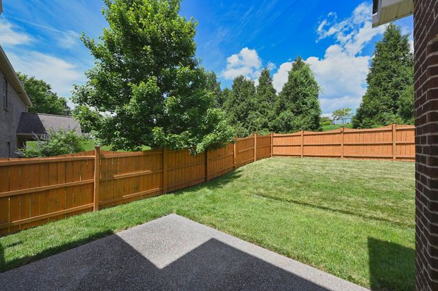 223 Meandering Dr, Lebanon, TN 37090