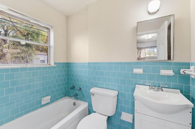 704 Cook Road, Winnie, TX 77665