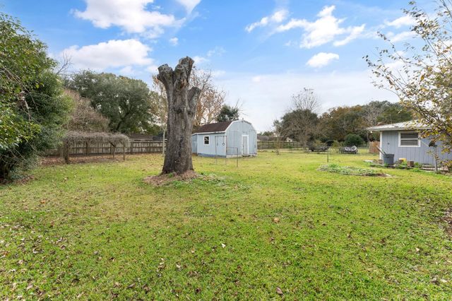 704 Cook Road, Winnie, TX 77665