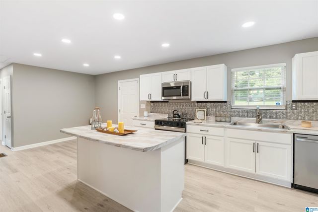 560 CAMELLIA ROAD, Birmingham, AL 35215